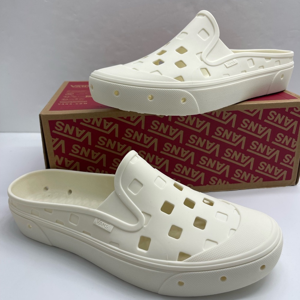 Vans Men’s Slip-On Mule Trk
Marshmallow
VN0005V8FS8 Cream Perforated Mules - Picture 15 of 16